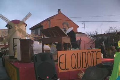 San Andrés del Rabanedo también se subió al tren de la diversión con un colorido desfile.