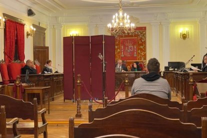 La víctima declaró oculta tras un biombo. DL