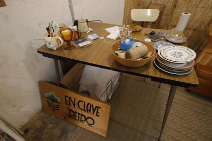 Lo que fue una modernidad para las generaciones del siglo XX se han convertido en objetos vintage, una nueva categoría dentro del mundo de las antigüedades que sigue teniendo relevancia por su valor artístico o suntuario. RAMIRO