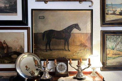 Lo que fue una modernidad para las generaciones del siglo XX se han convertido en objetos vintage, una nueva categoría dentro del mundo de las antigüedades que sigue teniendo relevancia por su valor artístico o suntuario. RAMIRO