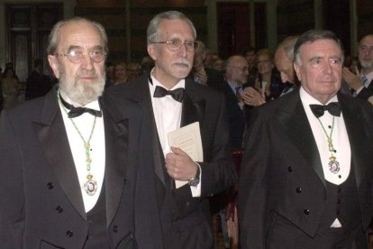 Luis Mateo Díez durante el acto de ingresosRAE, en 2001. Á. DÍAZ