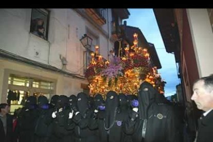 La emoción se hizo palpable con la cofradía del Dulce Nombre de Jesús Nazareno.