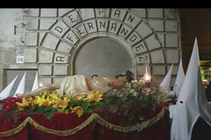 La cofradía del Santo Sepulcro esperanza de Vida, es una de las más pequeñas, pero no por ello menos interesante de la Semana Santa leonesa.