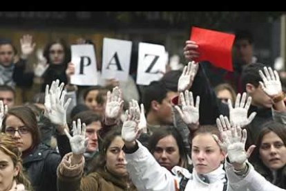 Las universidades de León y El Bierzo han suspendido sus clases y se han unido al luto oficial decretado por los organismos oficiales, como el Ayuntamiento, que ha anulado además todas sus actividades.