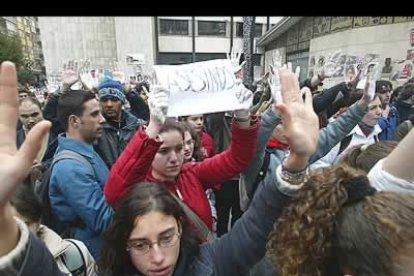 Está previsto que mañana tenga lugar otra concentración silenciosa de cinco minutos, similar a la de hoy en los campus de León y Ponferrada.