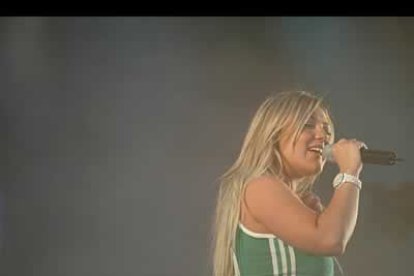 Una eficaz puesta en escena y la soltura que demuestra sobre el escenario un grupo que acaba de regresar de un tour latinoamericano, fueron empañadas sin embargo por la pésima calidad sonora.