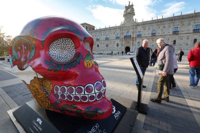 La exposición Mexicráneos en la plaza de San Marcos. RAMIRO