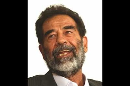 En pocos momentos se le vio sonreír. Sólo cuando se le expusieron los cargos el dictador esbozó alguna pequeña risa.