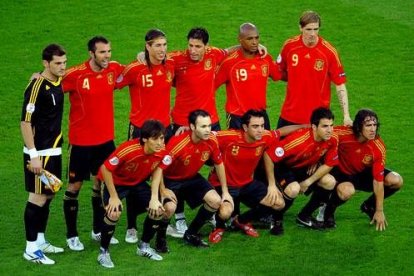 Casillas - Ramos, Marchena, Puyol, Capdevila - Senna, Iniesta, Xavi, Cesc, Silva - Torres