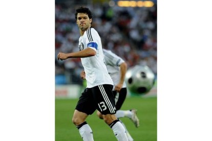 Se había especulado con la posible baja del capitán alemán, Michael Ballack, pero al final el mejor jugador germano fue de la partida.