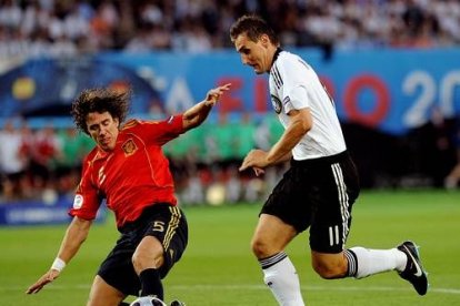 Hasta el minuto catorce España sufrió el acoso alemán. Klose tuvo una buena oportunidad tras aprovechar un regalo de Sergio Ramos, pero Puyol logró conjurar el peligro en el área.