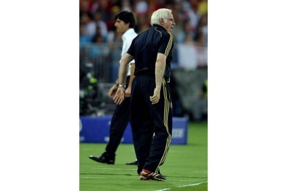 Los dos seleccionadores, dos leones enjaulados en el área técnica.