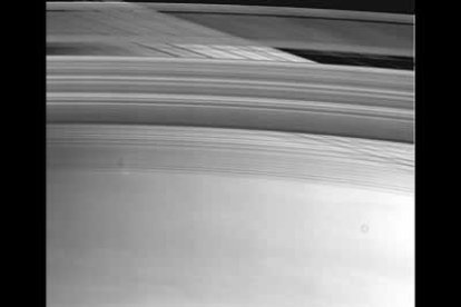 La investigación desarrollada por la NASA y la ESA intentará asimismo aclarar aspectos como el motivo de que se produzcan tantas tormentas en Saturno o de qué está compuesto el planeta.