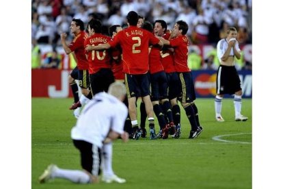 La fiesta roja contrastaba con la decepción germana.