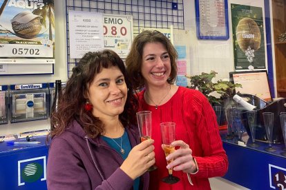 La administración de lotería del Ejido ha repartido un quinto premio. A. C.