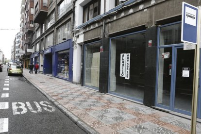 La sucesión de locales vacíos cambia la percepción de la ciudad. RAMIRO