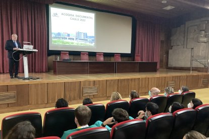 El gerente del Complejo Asistencial Universitario, Alfonso Rodríguez-Hevia se dirige a los asistentes. DL