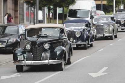 Un Cadillac de 1939, en primer plano. L. DE LA MATA