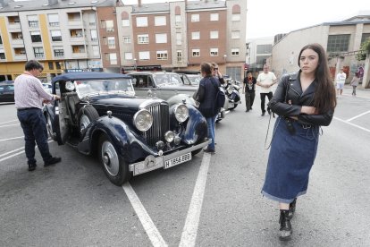 Los coches estacionaron en la plaza Tierno Galván. L. DE LA MATA