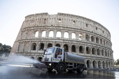 Desinfección en el coliseo de Roma. MASSIMO PERCOSSI