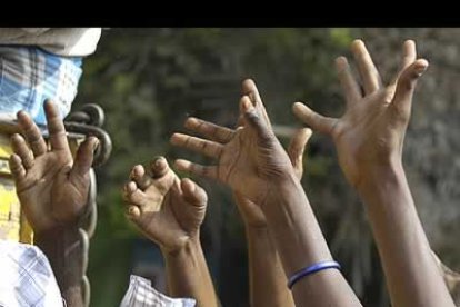 Mientras, la comunidad internacional intenta mitigar en lo posible los efectos del tsunami.