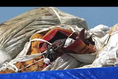 Dos días después del seísmo que se tornó en maremoto asolando el sureste asiático, y casando decenas de miles de muertos, las autoridades temen que las epidemias agraven la tragedia.