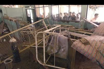 Sri Lanka, uno de los países más devastados, ha comenzado a enterrar a sus muertos sin haber tenido apenas tiempo para reponerse de los importantes daños materiales.