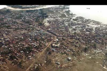Lejos de encontrar una salida a la crisis, el intenso olor a los cadáveres en estado de descomposición hacen hablar a las autoridades de una catástrofe sin precedentes.