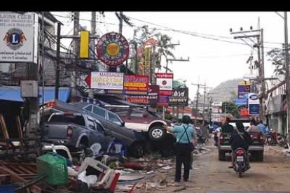 Los países occidentales con turistas en la zona, como la isla de Phuket, hacen lo imposible para acelerar los trámites de repatriación de sus ciudadanos.