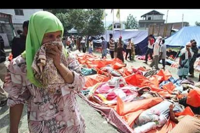 En países como Bangladesh, India, Sri Lanka e Indonesia, cuyos sistemas sanitarios están crónicamente colapsados, son pocas las herramientas para brindar asistencia médica.