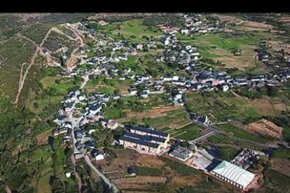 Muy cerca de Fabero, Lillo del Bierzo muestra ya a primera vista distintas formas de vida y cierta diversidad de ocupaciones y actividades económicas.