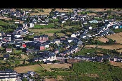 Fabero, visto desde distintas perspectivas y diferentes amplitudes. En la última foto, antiguo lavadero y pozo de Combustibles de Fabero, ya cerrados.