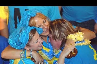Y es que el azul «Alonso» y el amarillo fueron los tonos dominantes de la noche en Oviedo.