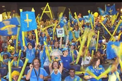 En el interior del pabellón, los fans de Fernando Alonso disfrutaron con el espectáculo de Interlagos.