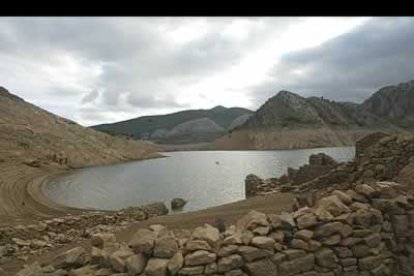 El preocupante estado que presentaba el pantano este verano, por la falta de agua