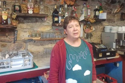 Raquel Rubio tiene un bar-restaurante en Torrestío. ARAUJO