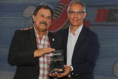 El reconocimiento de honor fue para José Terán.