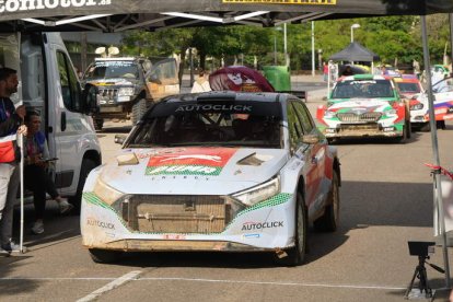 La leonesa Alba Sánchez y Andrea Patricia no pudieron subir al podio. J. NOTARIO