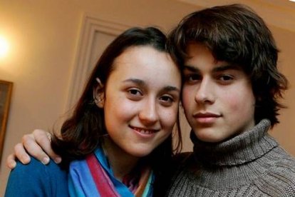 Sus hijos, Melanie y Lorenzo, en el año 2006, cuatro años después de su secuestro.