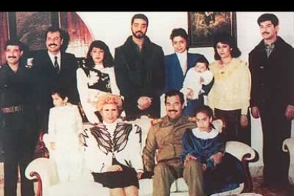 Se crió en casa de su tío Jairalah Tulfah, un oficial que había sido expulsado de las Fuerzas Armadas por participar en una conspiración pro-nazi.