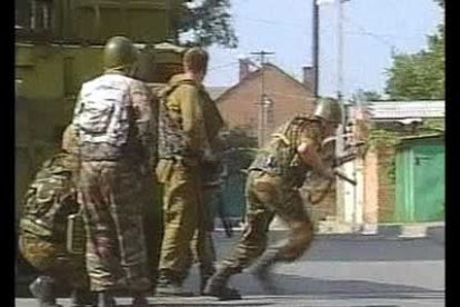 Momentos de tensión, recordando el desenlace fatal del teatro Dubrovka de Moscú, en octubre de 2002. En la operación de rescate murieron 119 rehenes y los 43 terroristas chechenos.