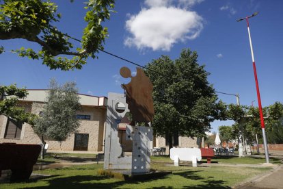 Uno de los traquilos paseos de la población. FERNANDO OTERO PERANDONES