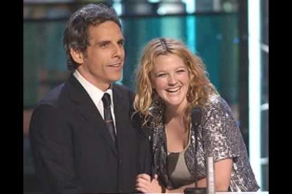 Ben Stiller y Drew Barrymore, una pareja de cine, para presentar los premios.