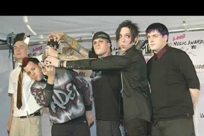 El mejor vídeo según la votación popular lo recibió Good Charlotte por <Lifestyles of the Rich and Famous>