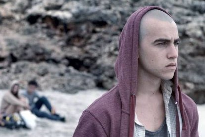 El actor Àlex Monner, en una imagen de la serie que emiten TV-3 y A-3 'Pulseras rojas'.