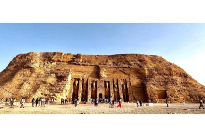 El templo incrustado en la roca como estaba en su posición original. GAITERO
