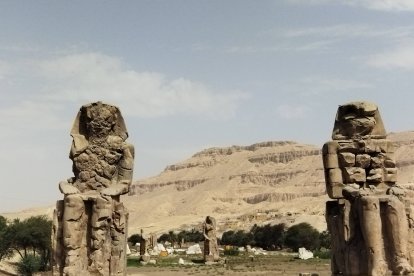 Los colosos de Memnón, que representan a Amenofis III. GAITERO