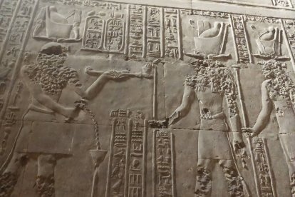 Relieves de ofrendas en el templo de Edfu, el segundo más grande después de Karnak. GAITERO