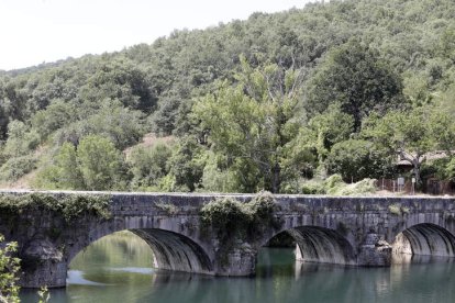 Muchas son las joyas arquitectónicas que se extienden a lo largo y ancho del municipio de Cistierna. El puente de Mercadillo o La ermita de San Guillermo son dos claros ejemplos de ello. DL