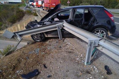 Estado del vehículo que impactó contra el guardarrail. DL